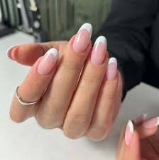 Нарощення нігтів